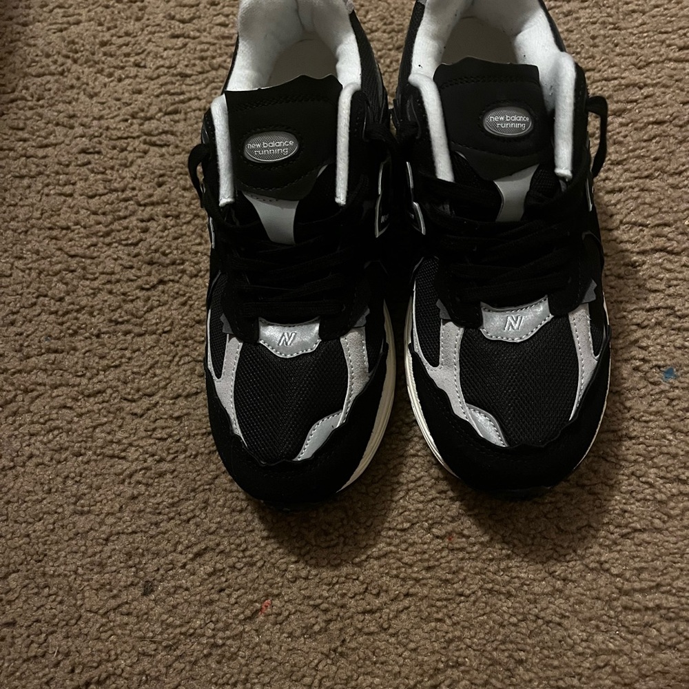 new balance 2002r (men size 8)